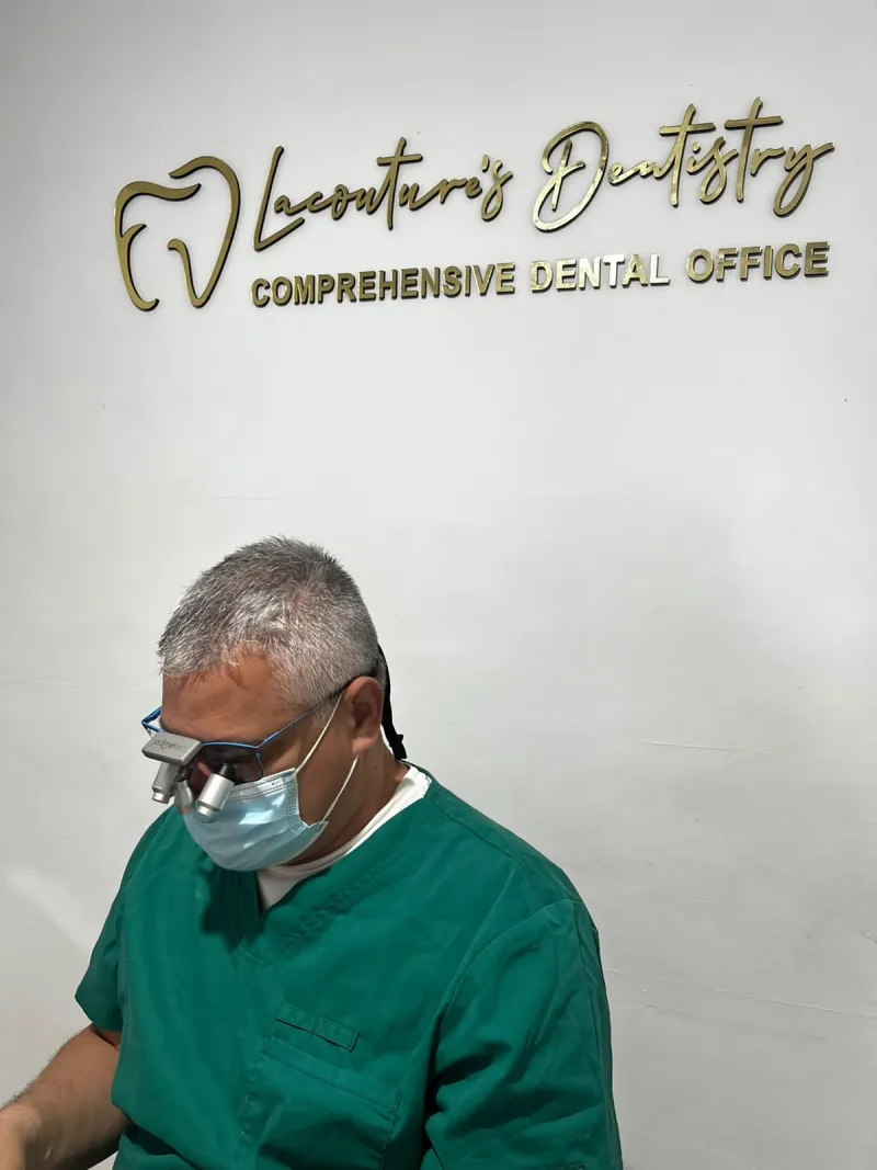 Dr. Yosef Lacouture Schmucker